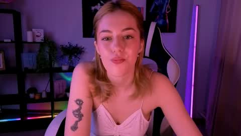 ameliarosaline online show from May 28, 3:04 am