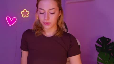 ameliarosaline online show from June 21, 3:09 am