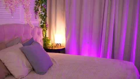  Amelia  online show from May 18, 3:57 am