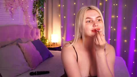  Amelia  online show from June 2, 3:52 am