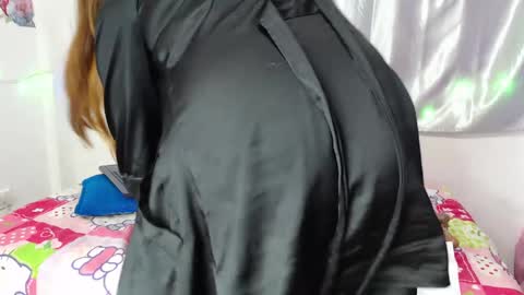 Snapshot of amelie01bronw chatting on February 9, 7:38 am amelie brown online show from February 9, 7:38 am