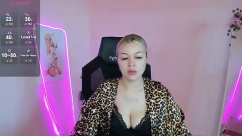 Amelie online show from June 19, 1:54 am