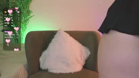 Snapshot of ameliie_brown chatting on February 18, 11:55 pm Amelie online show from February 18, 11:55 pm