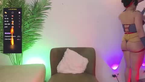 Snapshot of ameliie_brown chatting on February 22, 5:51 am Amelie online show from February 22, 5:51 am