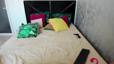 Snapshot of amenaavans chatting on February 27, 12:49 pm Julia online show from February 27, 12:49 pm