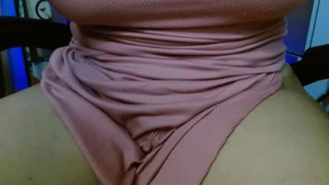 Snapshot of ames9001 chatting on October 22, 12:16 pm Mari online show from October 22, 12:16 pm