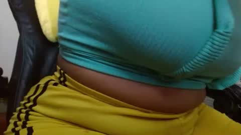 Snapshot of ames9001 chatting on November 4, 12:15 pm Mari online show from November 4, 12:15 pm