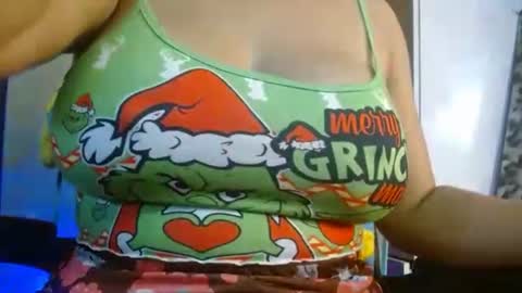 Snapshot of ames9001 chatting on December 15, 1:04 pm Mari online show from December 15, 1:04 pm