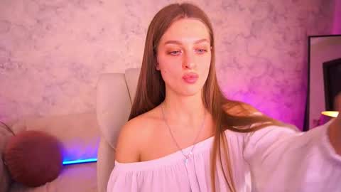 Snapshot of ami_lovee chatting on October 22, 7:24 pm ami_lovee online show from October 22, 7:24 pm