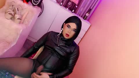 Queen Mireska online show from January 14, 1:17 pm