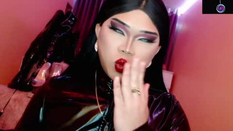 Queen Mireska online show from May 4, 4:25 pm