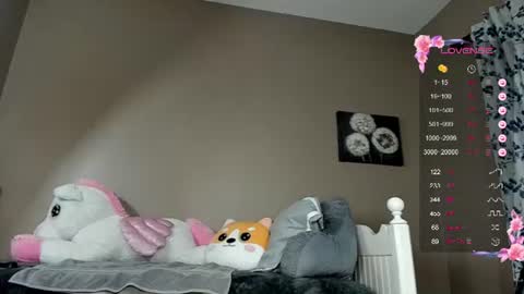 Snapshot of amialovesall19 chatting on June 26, 12:59 am Amia online show from June 26, 12:59 am