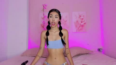 AmiiClark  online show from April 4, 7:11 pm