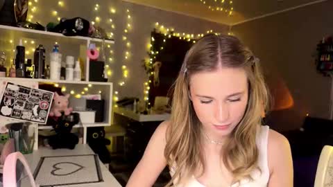 Amily online show from March 20, 2:00 pm