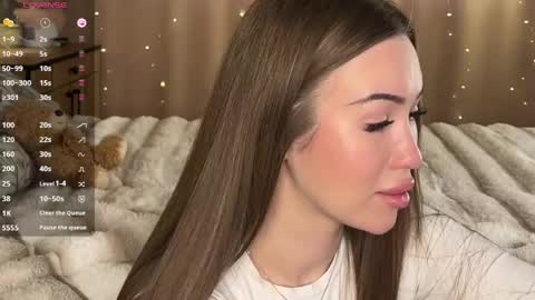 Amelia online show from April 21, 10:10 am