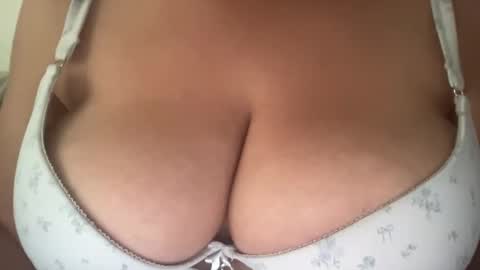 amina603893 online show from April 16, 11:00 am