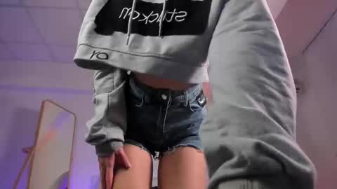 AMIRA WOW online show from December 1, 4:01 pm