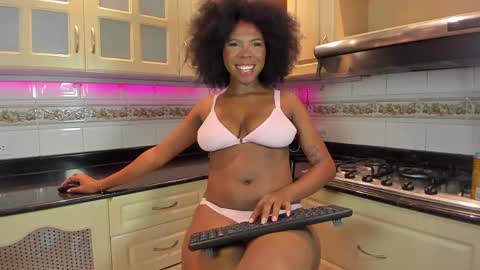 amirajones online show from May 30, 8:17 pm