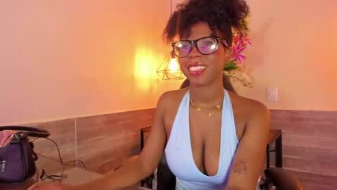 amirajones online show from June 19, 8:45 pm
