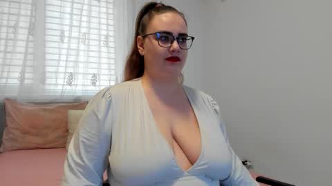 Amira Vyxen online show from March 19, 6:06 am