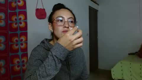 amitlu_ online show from October 27, 9:41 pm