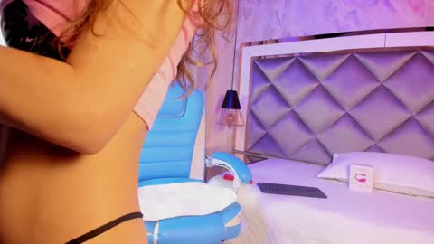 Snapshot of ammy_durand chatting on January 9, 7:29 pm ammy durand online show from January 9, 7:29 pm