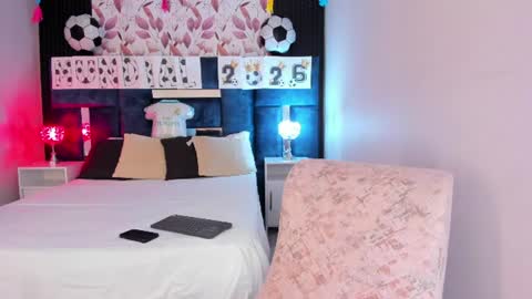 Snapshot of ammyjoness_ chatting on June 17, 7:04 pm Ammy Jones online show from June 17, 7:04 pm
