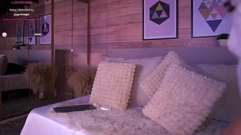 Ammy Scott  online show from December 5, 8:05 pm