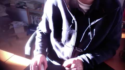 Snapshot of amor2200 chatting on December 20, 11:32 am Amor2200 online show from December 20, 11:32 am