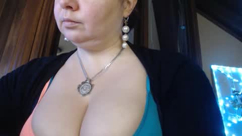 Snapshot of amorelara chatting on December 3, 9:44 am amorelara online show from December 3, 9:44 am