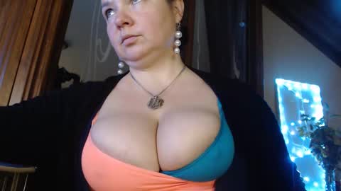 Snapshot of amorelara chatting on December 3, 12:49 pm amorelara online show from December 3, 12:49 pm
