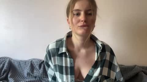 amorelle_ online show from April 21, 10:10 am