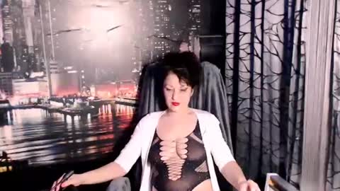 Sarah online show from November 18, 6:45 pm