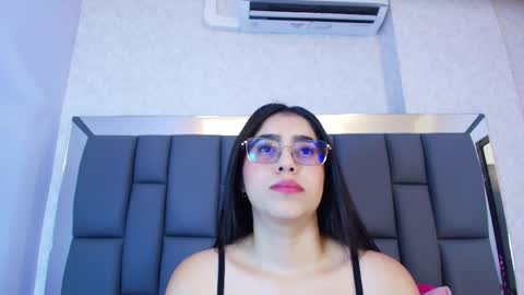 Snapshot of amy__wats0n chatting on May 1, 7:07 pm amy__wats0n online show from May 1, 7:07 pm