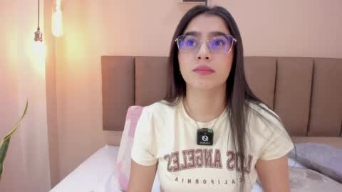 Snapshot of amy__wats0n chatting on May 25, 7:31 pm amy__wats0n online show from May 25, 7:31 pm
