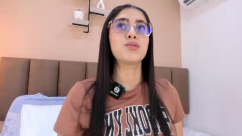 Snapshot of amy__wats0n chatting on May 29, 7:12 pm amy__wats0n online show from May 29, 7:12 pm