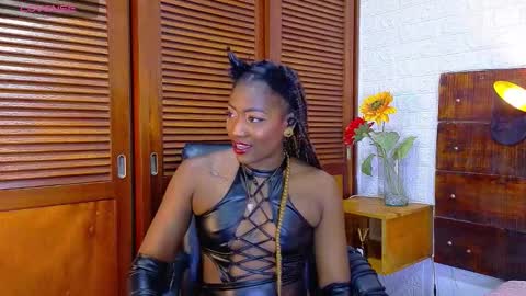 Snapshot of amy_brunette chatting on December 5, 8:27 pm Amy online show from December 5, 8:27 pm