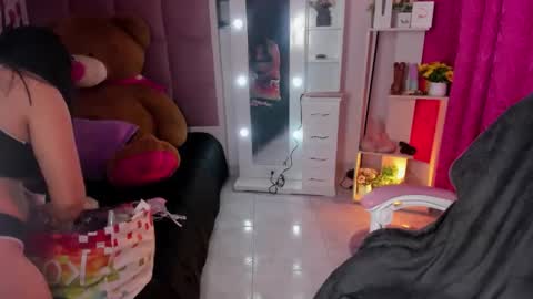 Amy Hoy69 online show from April 4, 9:34 pm