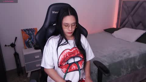 Snapshot of amy_stiward chatting on May 1, 3:05 pm Mia Cristancho online show from May 1, 3:05 pm