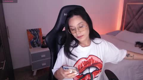 Snapshot of amy_stiward chatting on June 4, 8:26 pm Mia Cristancho online show from June 4, 8:26 pm