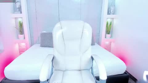 amy online show from November 25, 11:32 am