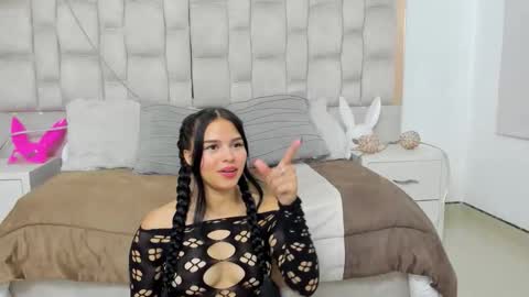 Amy Cortes online show from November 29, 7:39 pm