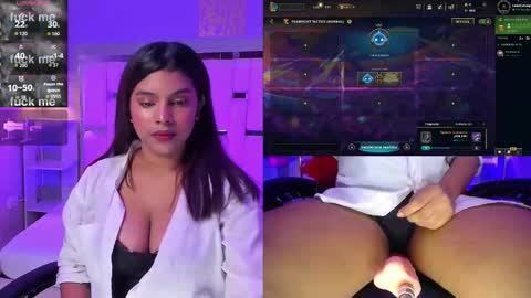 amyevan_ online show from November 3, 8:21 pm