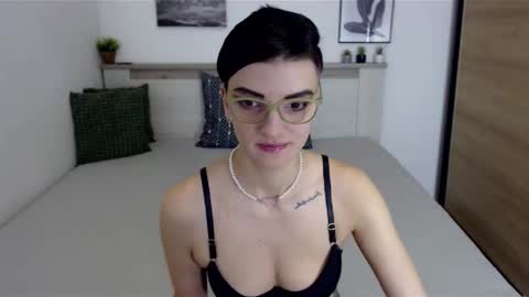 Snapshot of amylexy chatting on December 6, 12:05 pm Hi there guys My pleasure in your hands pvt is open online show from December 6, 12:05 pm