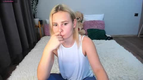 Snapshot of amymilson chatting on February 15, 3:28 pm amymilson online show from February 15, 3:28 pm