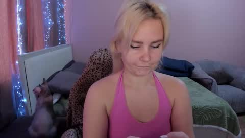 Snapshot of amymilson chatting on February 9, 9:57 am amymilson online show from February 9, 9:57 am