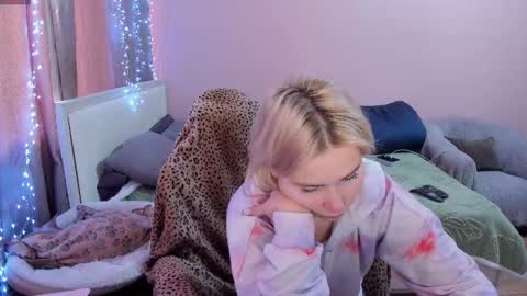 Snapshot of amymilson chatting on February 11, 11:04 am amymilson online show from February 11, 11:04 am