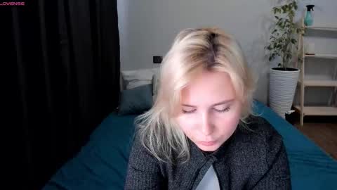 Snapshot of amymilson chatting on February 24, 12:03 pm amymilson online show from February 24, 12:03 pm