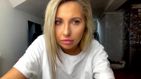 amyroberta92 online show from December 15, 7:45 am