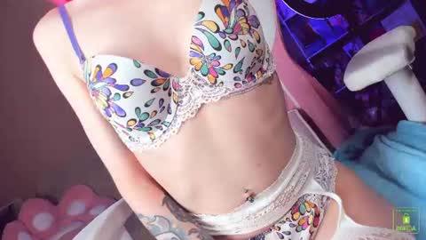 Snapshot of amyrose69 chatting on July 8, 7:18 pm Amy Rose online show from July 8, 7:18 pm